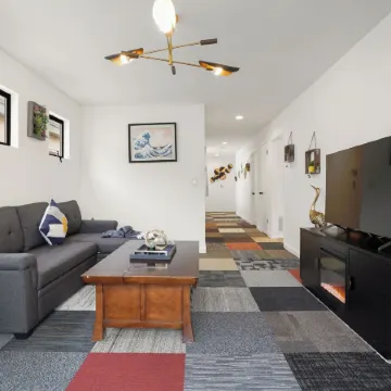 4 beds Private Unit Near BeachWalk, Golf, Trail