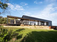 Atelier on Freycinet - Beachside Property