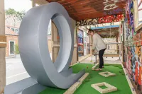 Ffolkes Hotels in Gayton