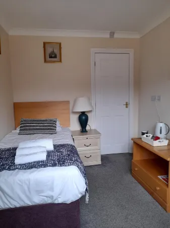 The Bull Inn Отели рядом с достопримечательностью «Birchgrove Garden Centre»