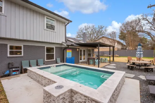 Spacious Backyard Oasis with Heated Plunge Pool - Charming Retreat