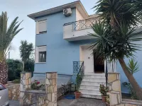 Lefkada - 3 Bed House St Nikolaos Vonitsa Greece Hoteles cerca de Steel-Design