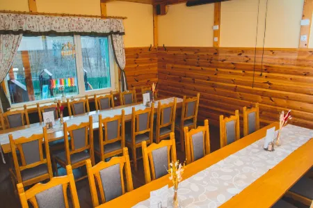 Fehér Sas Panzió és Étterem Отели в г. Kirald