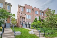 Cozy 1 Bedroom Townhouse Hotels near Lisgar