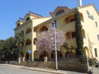 Villa Kristina - Bed and Breakfasts