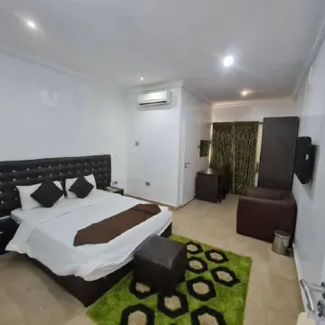 Rolak Hotel and Suites
