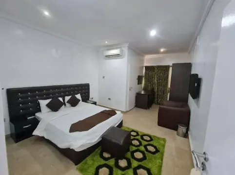 Rolak Hotel and Suites