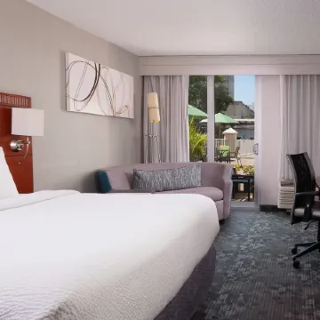 Courtyard Miami Coral Gables Отели рядом с достопримечательностью «Венецианский бассейн»