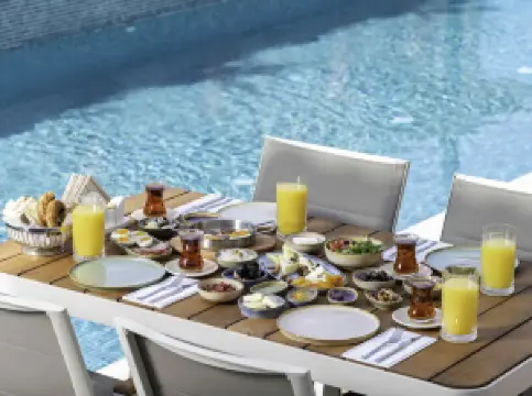 มิวส์ อะลาจาติ