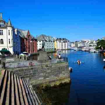 Wonderfully Located, 2bedroom, Balcony Others