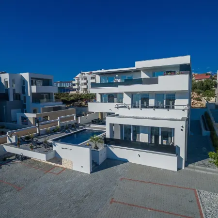 Villa Magnifica Penthouse with Jacuzzi