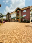 Golden Crystal Hotel Hoteles en Adjiringanor
