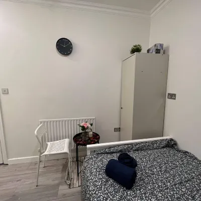 Studio - Sleeps 2 - Acton Park & Stn Close Отели рядом с достопримечательностью «Стадион «Лофтус Роуд»»