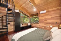 Snowline Lodge with Indoor Pool, Pickleball, Hot Tub and Disc Golf!