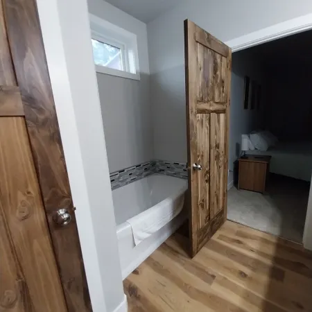 New spacious beautiful Home in enchanting Hill City!