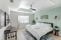 Island Retreat! LOW CLEAN FEE! 10 mins to Bustling Downtown Sav & Tybee Island