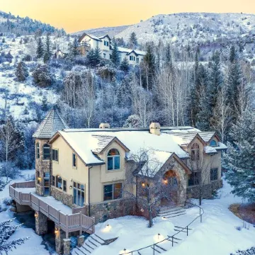 Cozy Edwards Retreat w Fireplace Near Ski Resort Osprey Nest by AvantStay