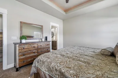 3-bedroom house in brilliant Twin Falls with AC, WiFi 特溫福爾斯附近的飯店