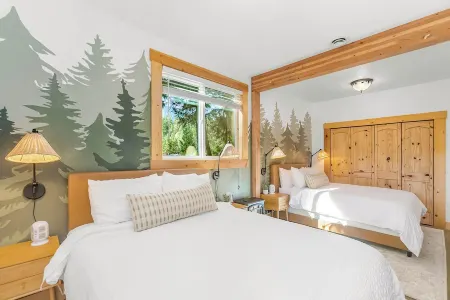 New- River Retreat w/ hot tub, beach & arcade/ game room Отели рядом с достопримечательностью «La Wis Wis Campground»