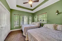 Lake Palestine Retreat – Dock, Fire Pit & Serene Views