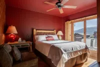 Lux Chalet-Ski View. 2 Fireplaces. Pool. Hot Tub. Sauna. Pizza Oven