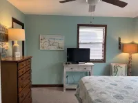 Charming 3-bedroom house with outdoor space & steps to the beach! - バルコニー