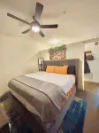 Private Charming Midtown 1-bedroom apartment in amazing Detroit with WiFi, AC Hotel a 