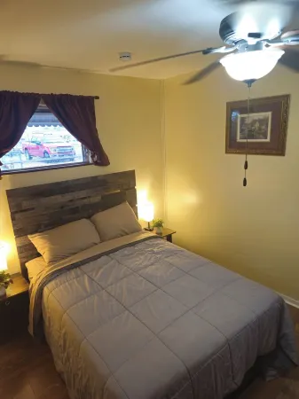 Pet Friendly 2 Bed 1 Bath Home on the water in delightful Buckhead Ridge