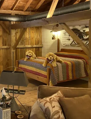 Annabel Lee Barn ~ A Getaway of Warmth & Charm!