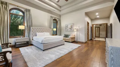 A Private Paradise with Chef’s Kitchen and Butler’s Kitchen Hotels near Mountain Shadows Resort Scottsdale