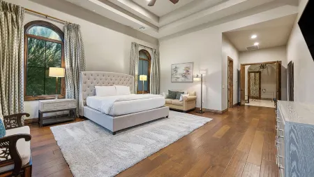 A Private Paradise with Chef’s Kitchen and Butler’s Kitchen Отели рядом с достопримечательностью «Mountain Shadows Resort Scottsdale»