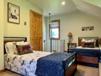 Ski In/Out Remodeled 2 bedroom/2 bath Condo at Snowriver!