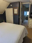 Cottage Near Presque Isle & Lake Erie Boat Parking