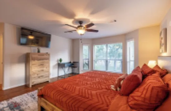 Cozy Lakefront Serenity-Dock & Boatlift, Firepit & Fish