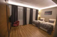 Divares Luxury Hotel - 4-Star