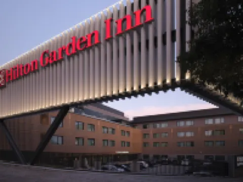 โรงแรมฮิลตัน การ์เด้นอินน์ เอโวรา โรงแรมในแอวูรา