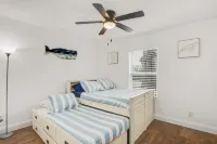 Cozy Duplex Retreat - Beaches, Hospital, Dining