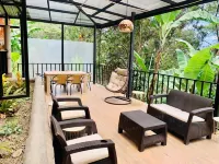 쟈쿠지가 있는 산 중턱의 오두막  호텔