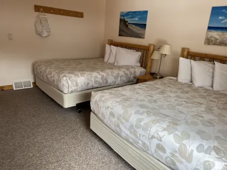 2 bedroom cottage 2.5 miles from Munising, MI and the Pictured Rocks Cruises.