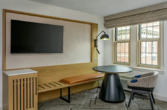 Sheraton Commander Hotel