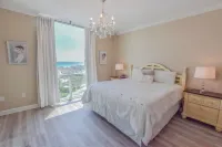 Book Your Beach Vacation! Penthouse Unit with Stunning Views of Destin!