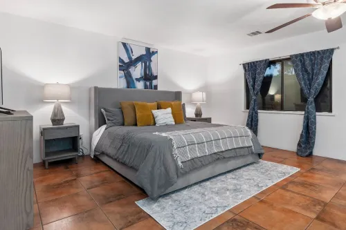 3 bed home with Luxury Hot Tub, Deck, Wifi and Arcade Games