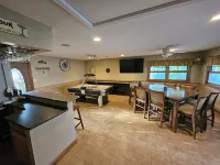 Irish Lakefront, Hot Tub! Pets, Dock, Fishing, Kayaks, Ice Fishing, Hunting!