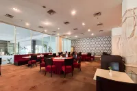 Grand Allison Hotels in Hinekombe