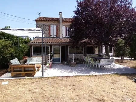 Self-catering cottage with private pool and Nordic bath Отели в г. Сен-Феликс-Лораге