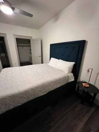 Cozy 2- bedroom with Smart TV’s, AC, WiFi, huge pool in amazing Area of Addison