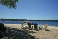 Beautiful lakefront vacation property in Mashpee