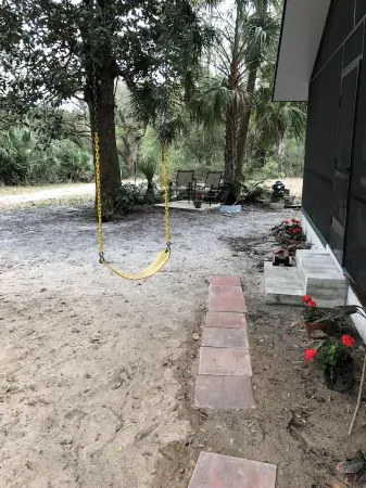 Beautiful cottage on 28 acres of prime land, in Fruitland, Florida!