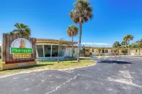 Pineapple Shores Retro Inn