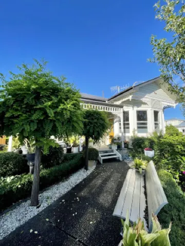 Character Napier South Villa